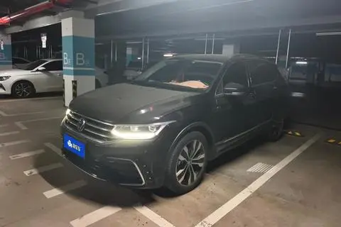 Volkswagen Tiguan L 2023 — фото 1