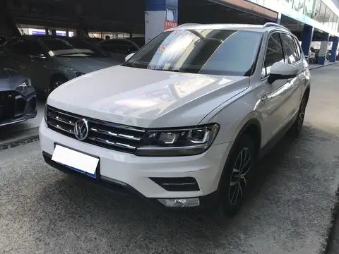 Volkswagen Tiguan L 2018 — фото 1