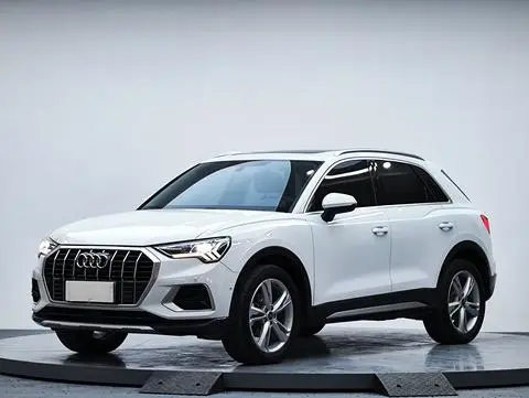 Audi Q3 2022 — фото 1