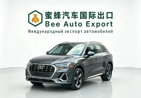 Audi Q3 2022 — фото 1