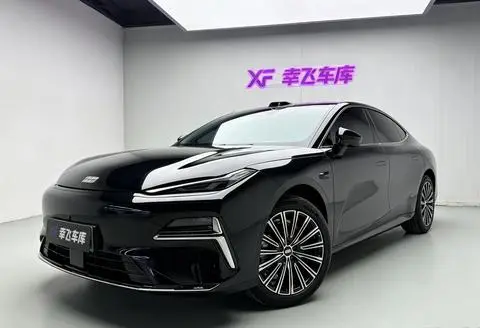 Geely 星耀8 PHEV 2026 — фото 1