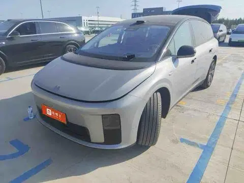 Li i8 2025