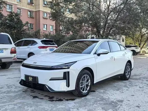 Geely L6 2025