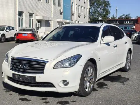 Infiniti Q70 2013