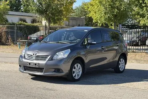Toyota 逸致 2011