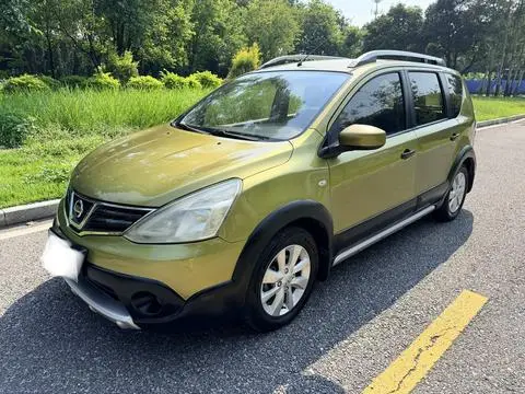 Nissan Livina 2013