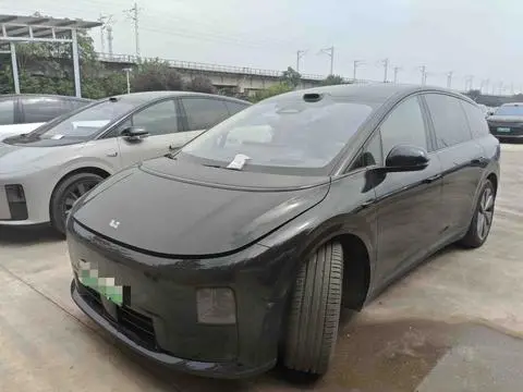 Li i8 2025