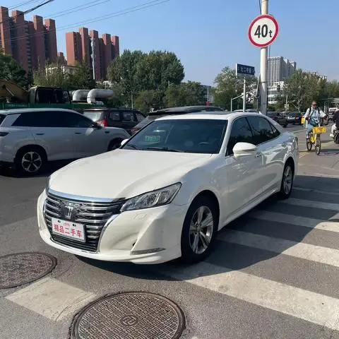 Toyota Crown 2015