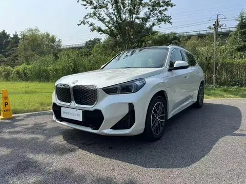 BMW iX1 2025