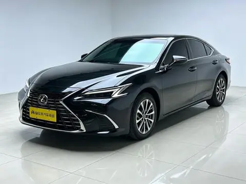 Lexus ES 2025