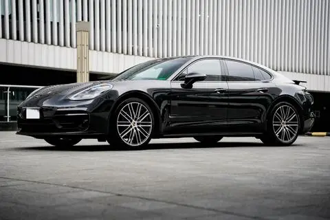 Porsche Panamera 2021