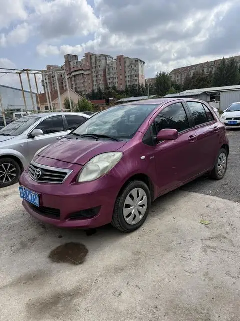 Toyota 雅力士 2011