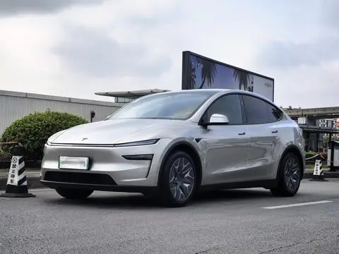 Tesla Model Y L 2026