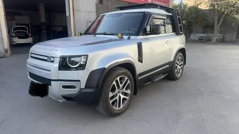 Land Rover Defender 2021