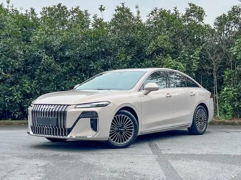Roewe M7 DMH 2025