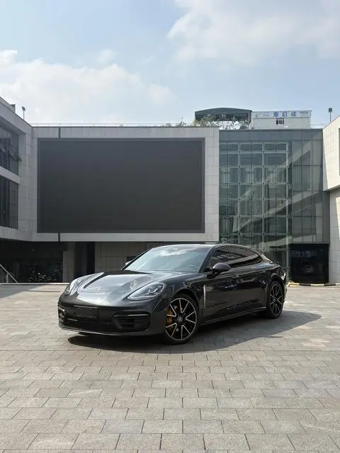 Porsche Panamera 2023