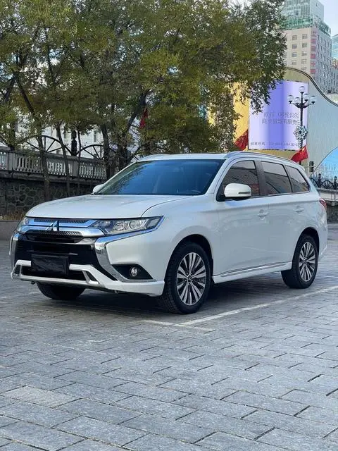 Mitsubishi Outlander 2021