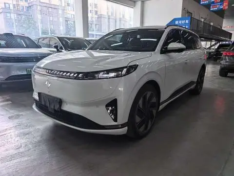 Dongfeng eπ 008 2024