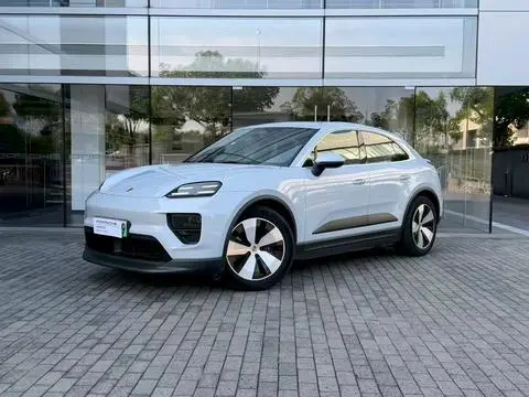 Porsche Macan EV 2024
