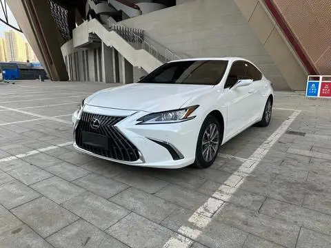 Lexus ES 2022