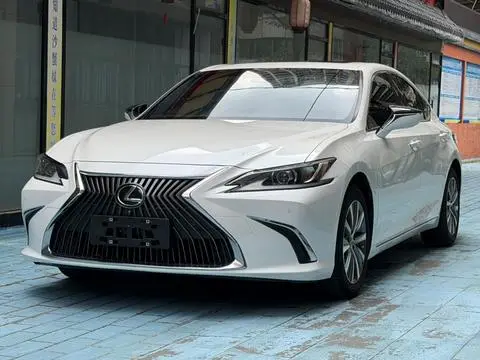 Lexus ES 2021