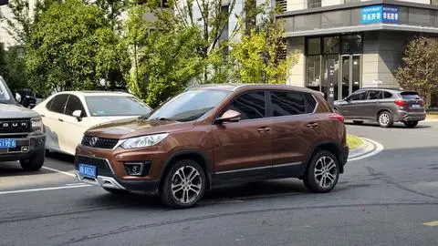 BAIC X35 2016