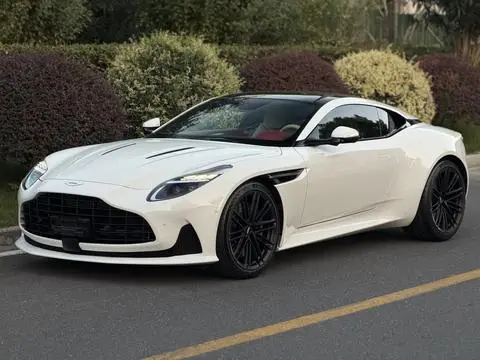 Aston Martin DB12 2024