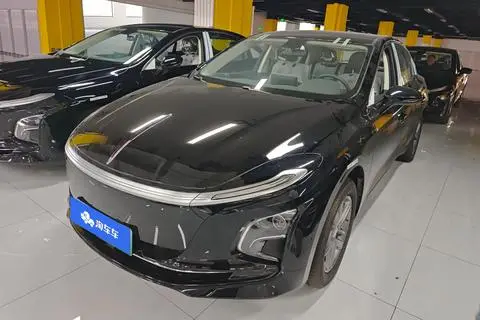 Hongqi E-QM5 2025