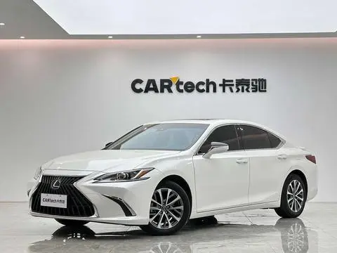 Lexus ES 2022