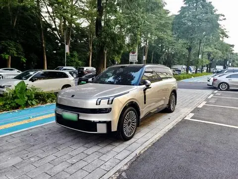 Lynk & Co 900 2025