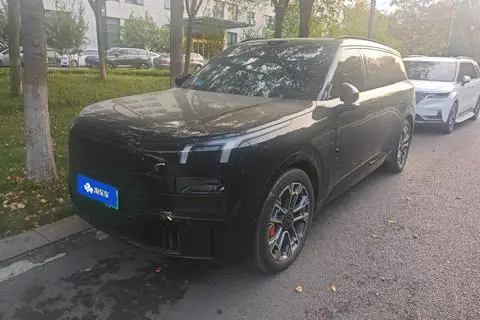 Lynk & Co 900 2025