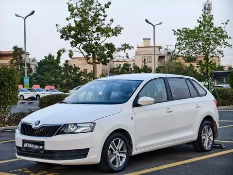 Skoda Rapid Spaceback 2014