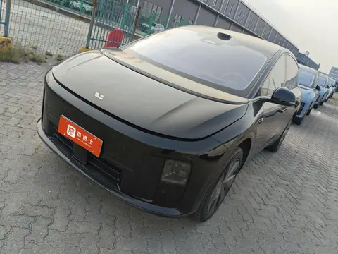 Li i8 2025