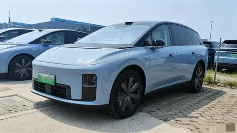 Li i8 2025