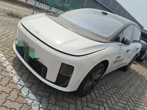 Li i8 2025