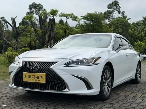 Lexus ES 2020