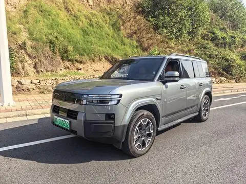 BYD Leopard 钛7 PHEV 2025