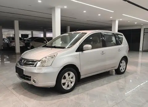 Nissan Livina 2010
