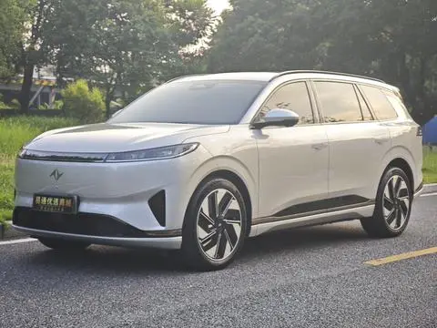 Dongfeng eπ 008 2025