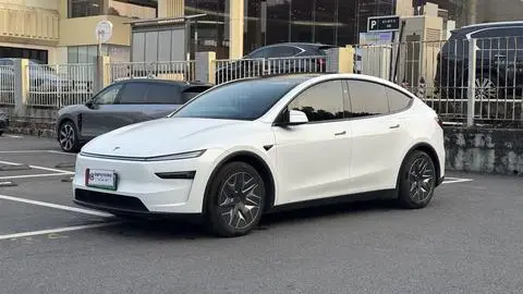 Tesla Model Y L 2026