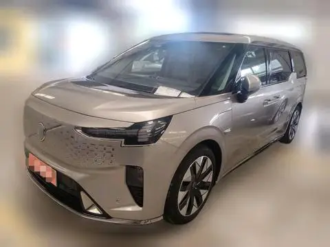 Volvo EM90 2025