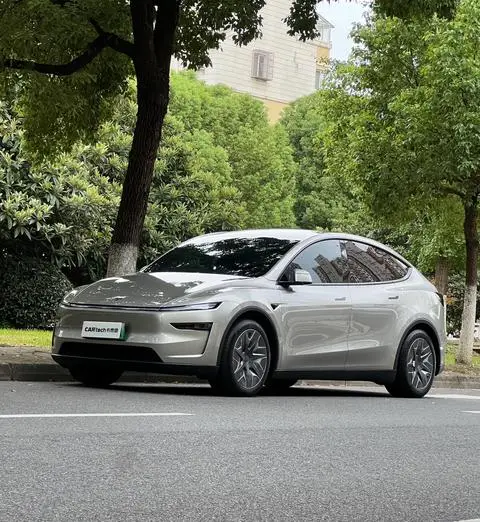 Tesla Model Y L 2026