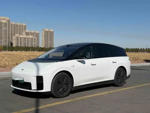 Li i8 2025