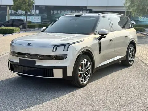 Lynk & Co 900 2025
