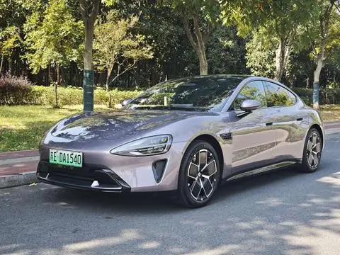 Xiaomi SU7 2024