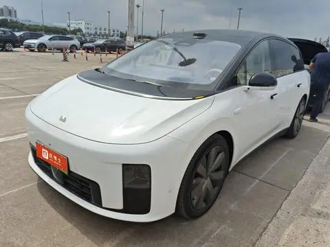 Li i8 2025