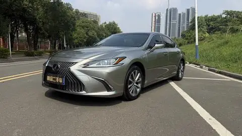 Lexus ES 2020