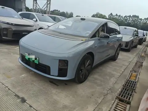 Li i8 2025