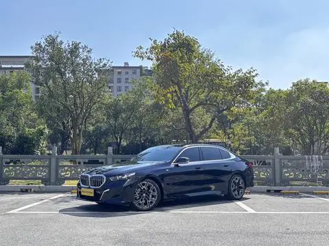 BMW 5 Series 2025