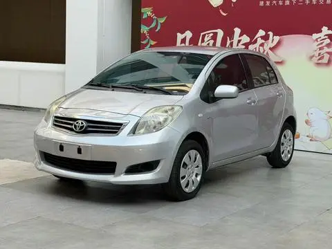 Toyota 雅力士 2011